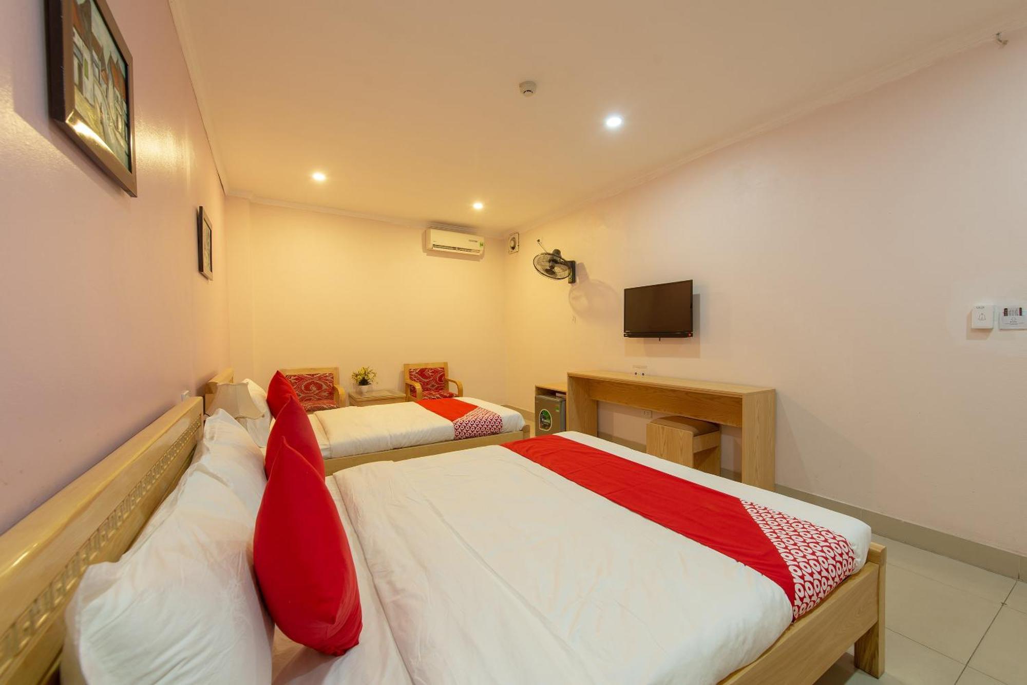 Capital O 417 Truong Son Hotel Hanoi Bagian luar foto