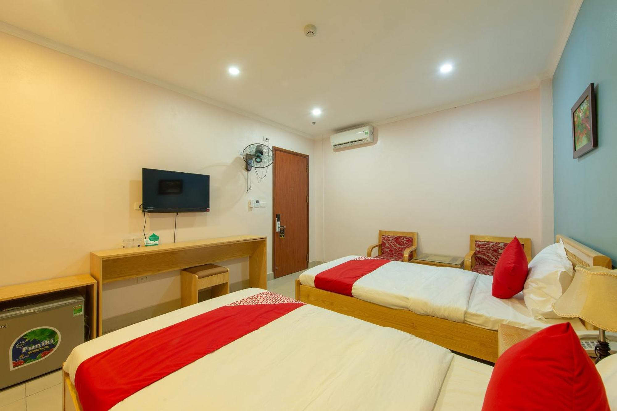 Capital O 417 Truong Son Hotel Hanoi Bagian luar foto