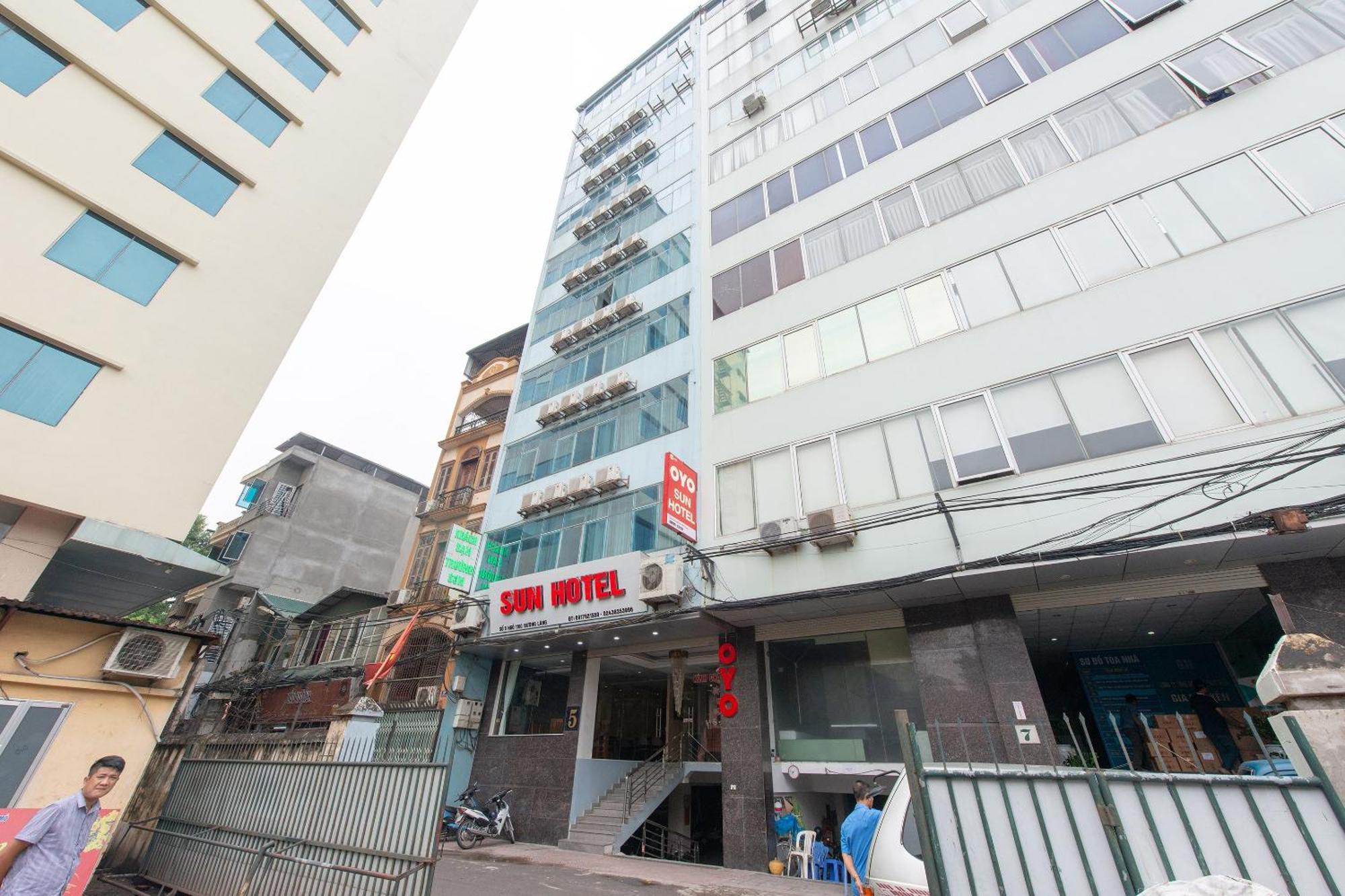 Capital O 417 Truong Son Hotel Hanoi Bagian luar foto