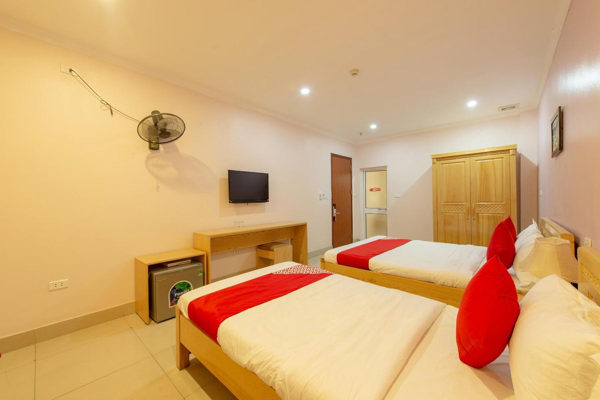 Capital O 417 Truong Son Hotel Hanoi Bagian luar foto