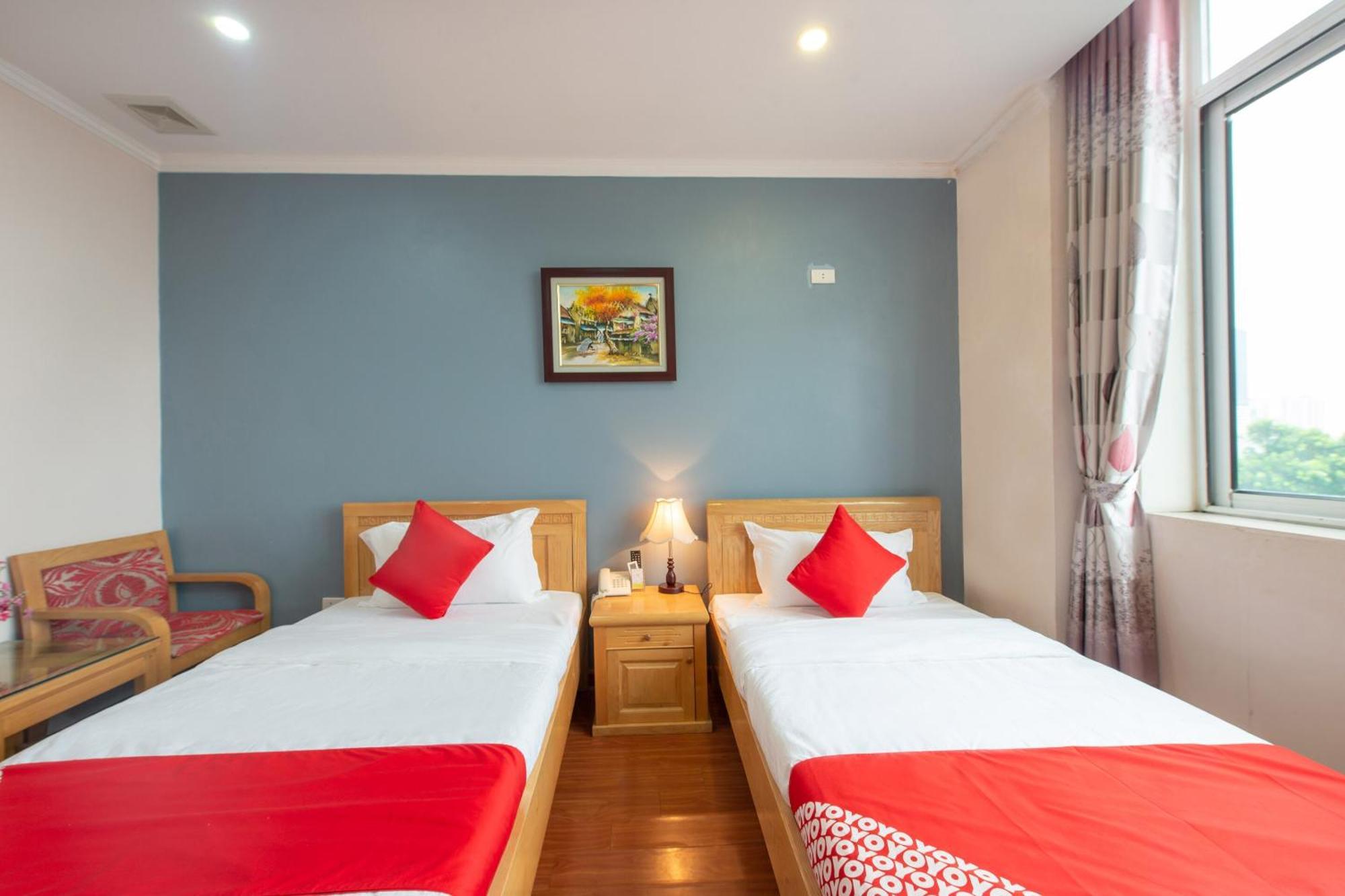 Capital O 417 Truong Son Hotel Hanoi Bagian luar foto