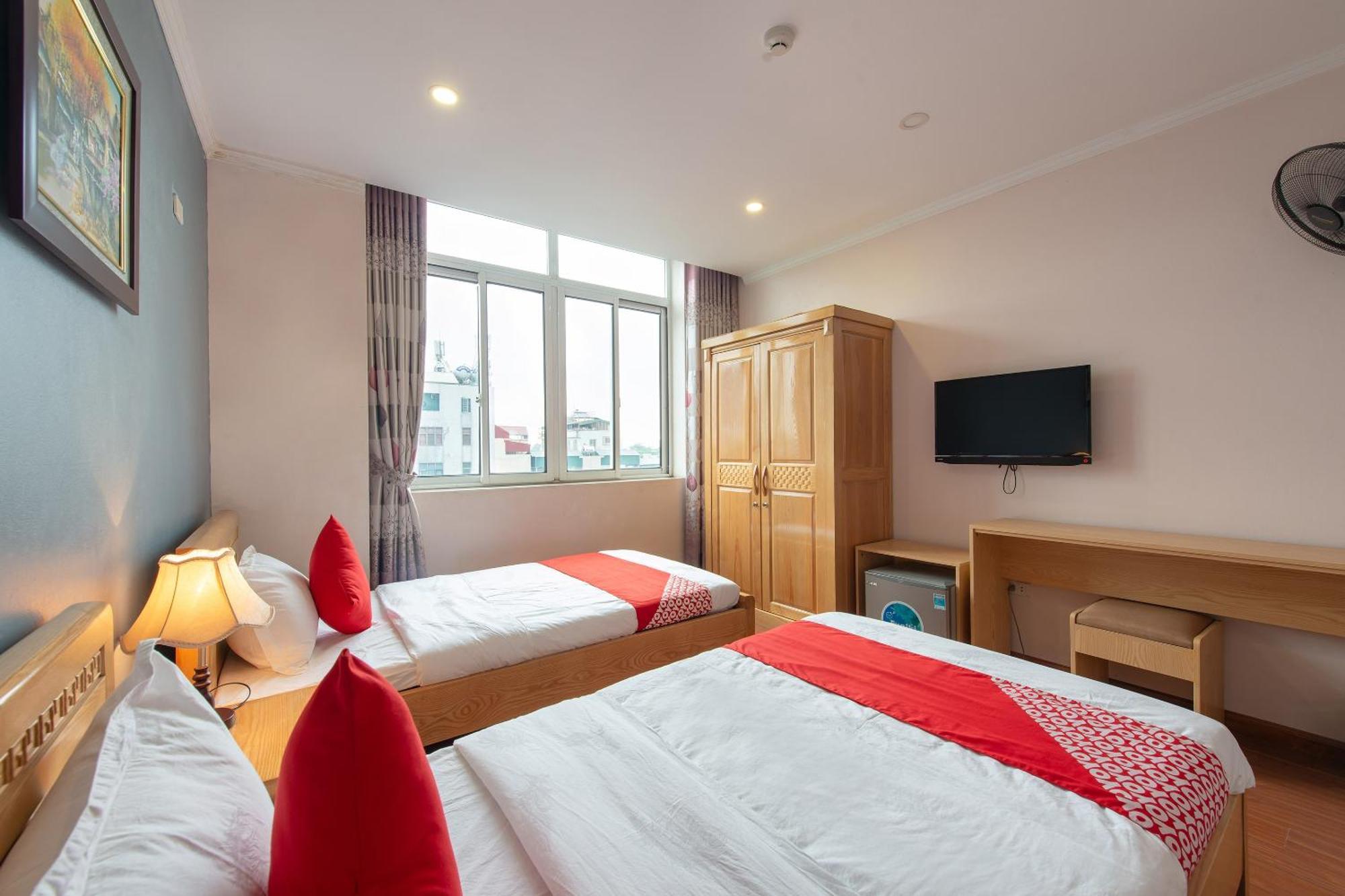 Capital O 417 Truong Son Hotel Hanoi Bagian luar foto