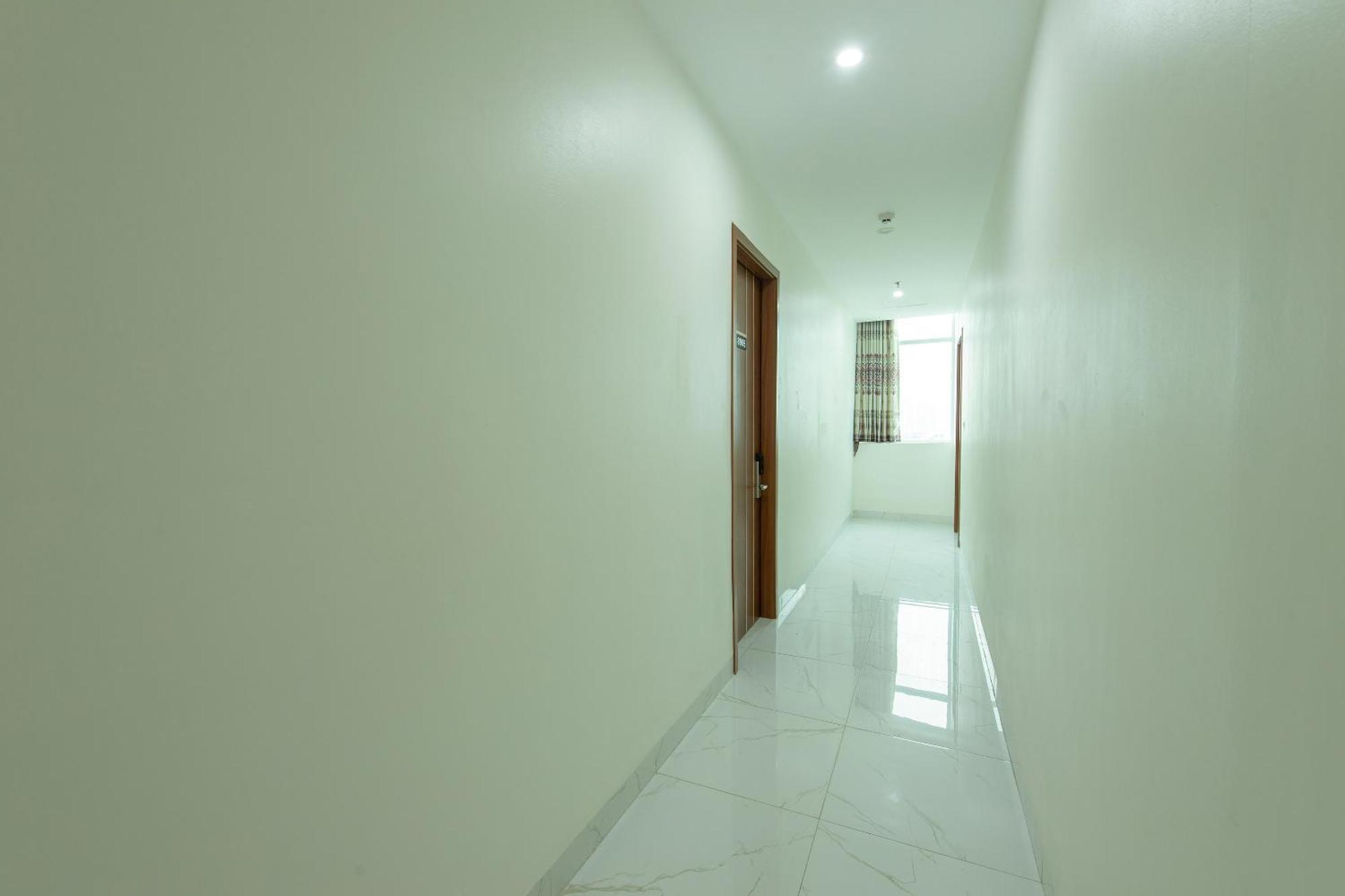 Capital O 417 Truong Son Hotel Hanoi Bagian luar foto
