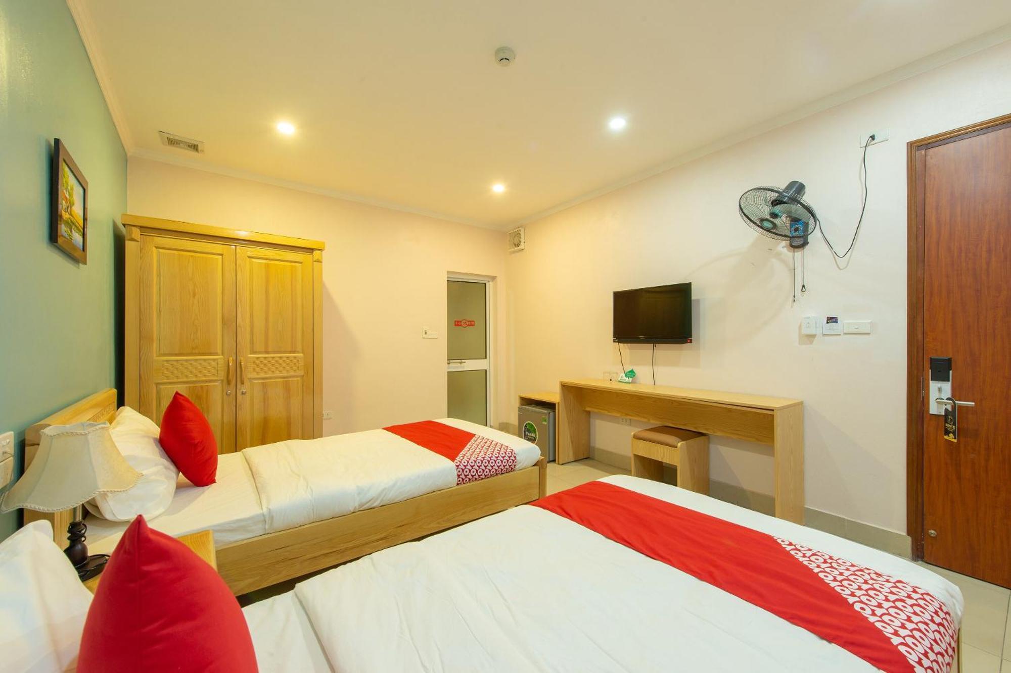 Capital O 417 Truong Son Hotel Hanoi Bagian luar foto