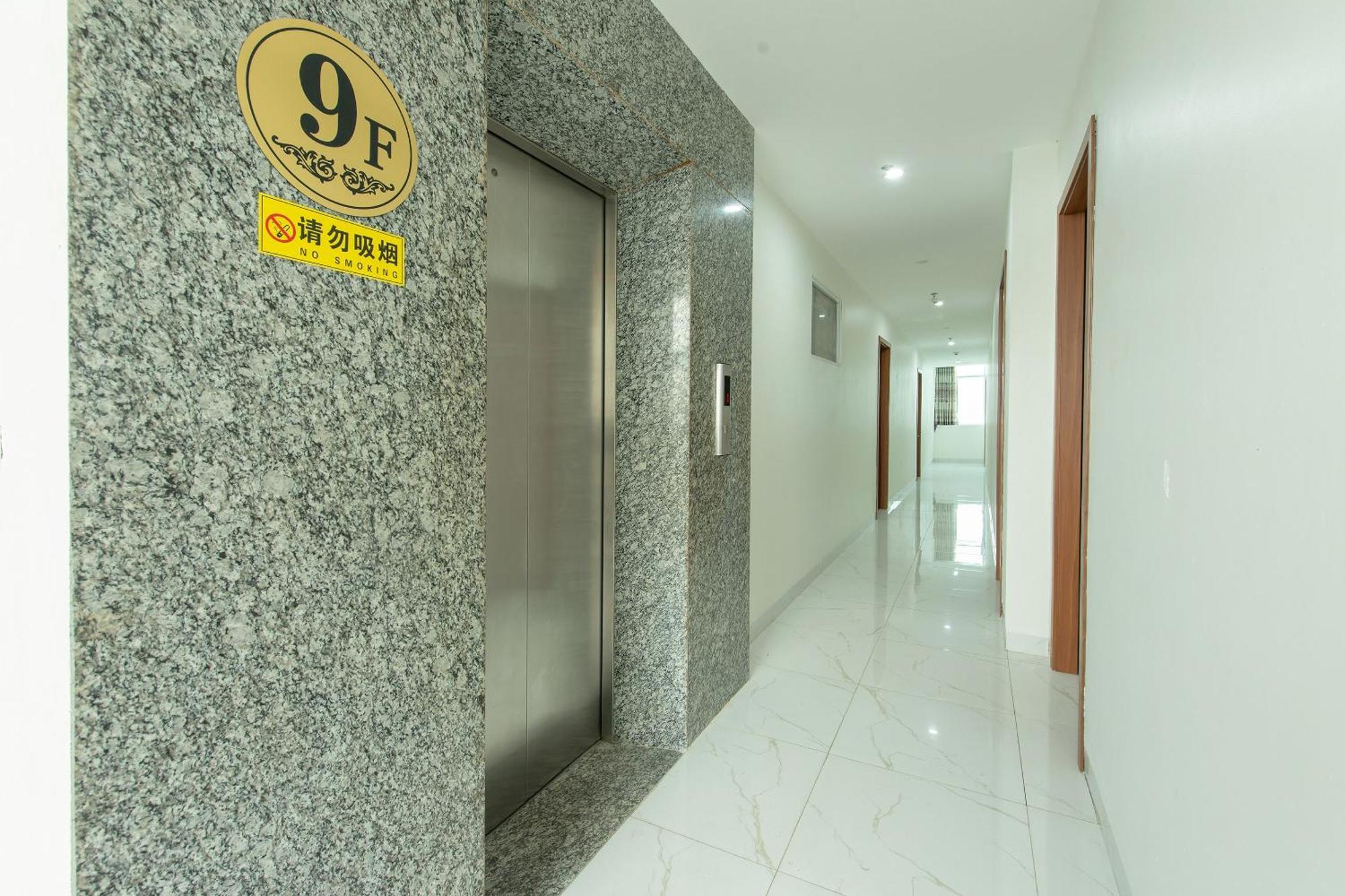 Capital O 417 Truong Son Hotel Hanoi Bagian luar foto