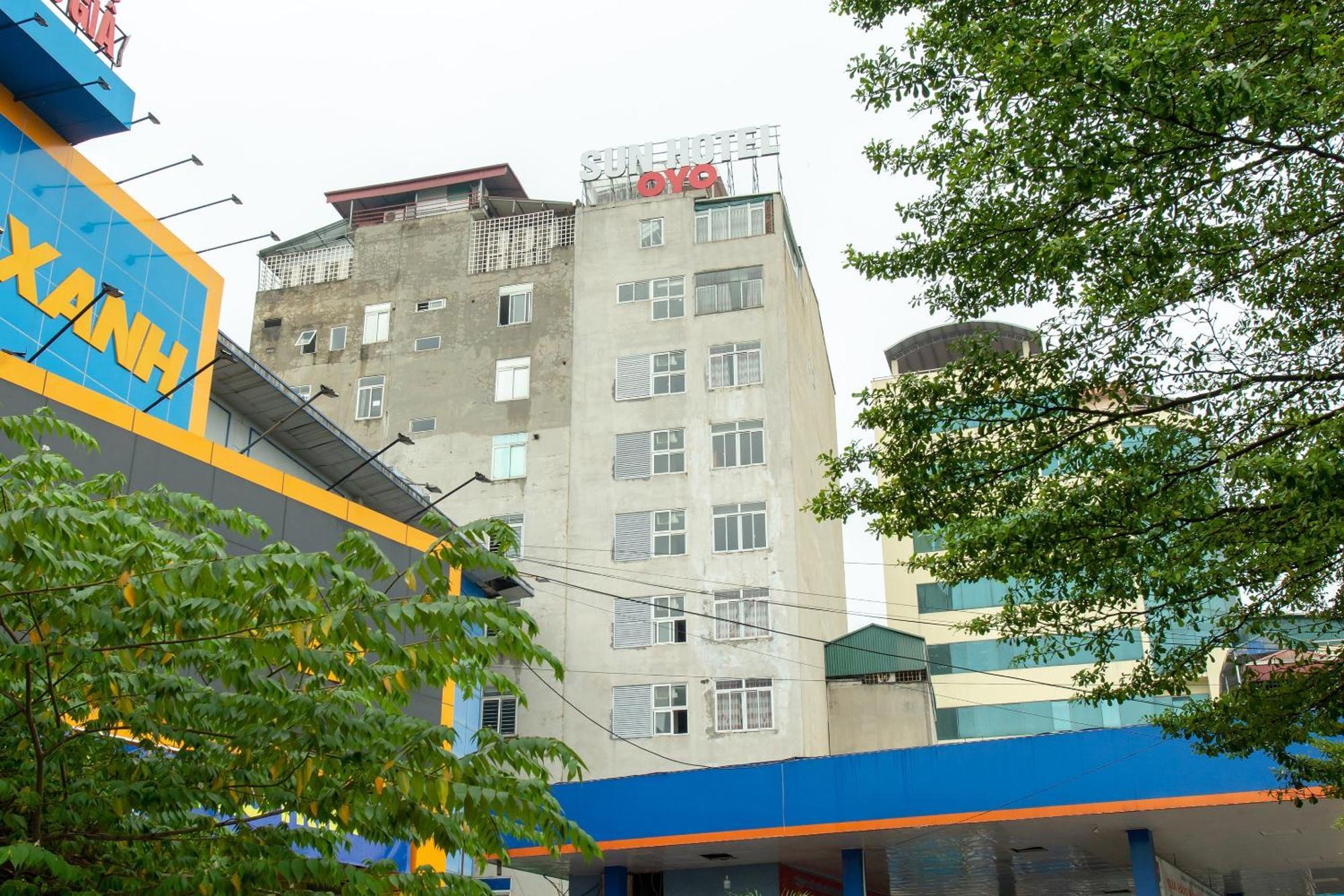 Capital O 417 Truong Son Hotel Hanoi Bagian luar foto
